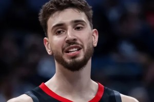 五星体育直播-火箭3小将让人绝望！申京谢泼德狂铁还防不住，阿门莽夫无脑冲！