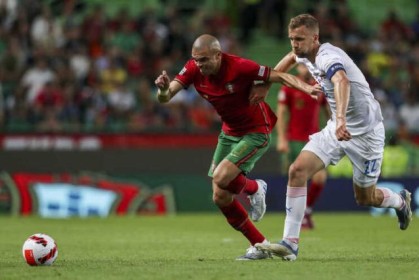 五星体育直播-39岁佩佩依然牛 从对方禁区回防本方禁区用了10秒